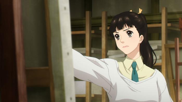 Love Through a Prism TV show screenshot 4: Lili stands an arm's length away from a canvas on an easel, the front turned away. 