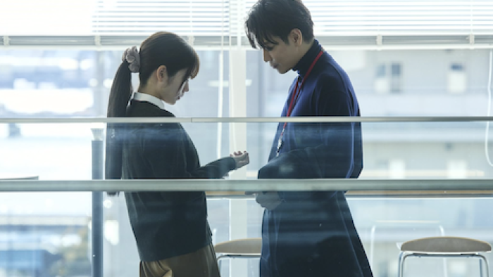 Marry My Husband TV show screenshot 3: Misa Kanbe looks at Wataru Suzuki's burnt hand. 