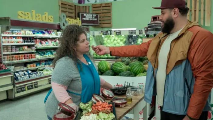 Mo TV show: Mo brings his own olive oil to the grocery