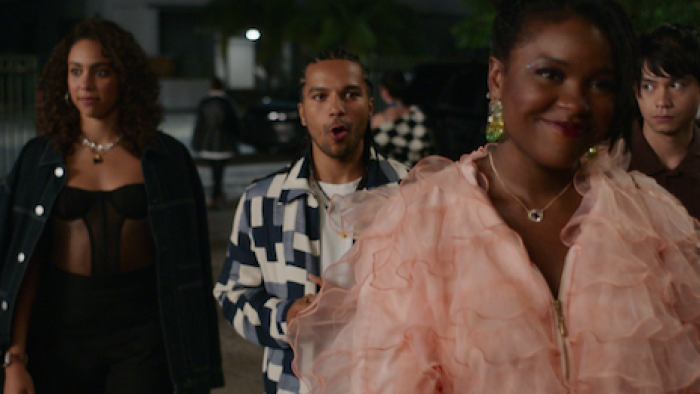 Neon screenshot 2: Mia leads Ness, Santi, and Felix to party. 