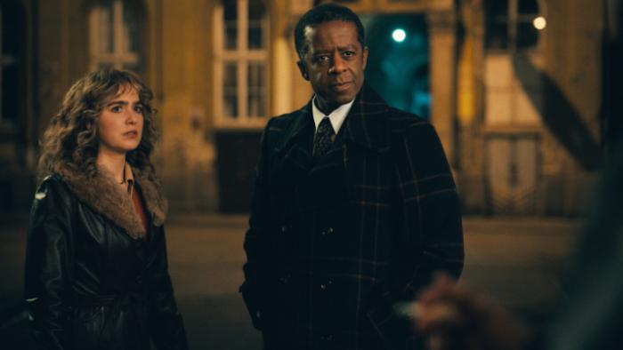 Ponies TV show screenshot 3: Twila and Dane are together on a dark Moscow street in evening clothing; both look discomfited