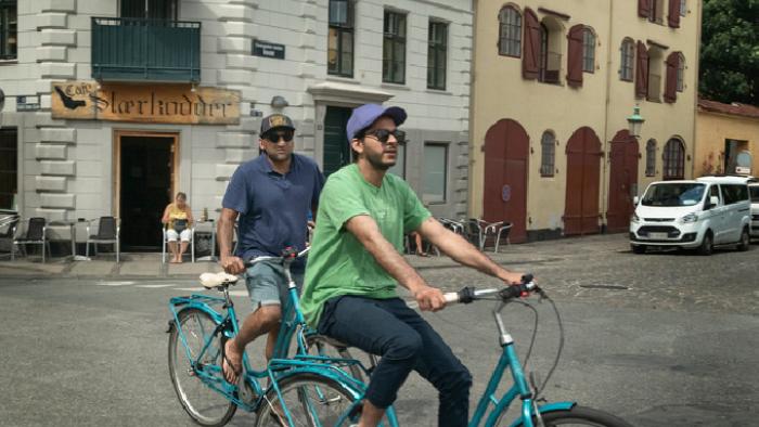 Ravi Patel's Pursuit of Happiness TV Show: Scene 3