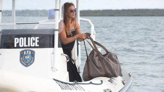 Reef Break Series: Cat Chambers (Poppy Montgomery) is securing the bag