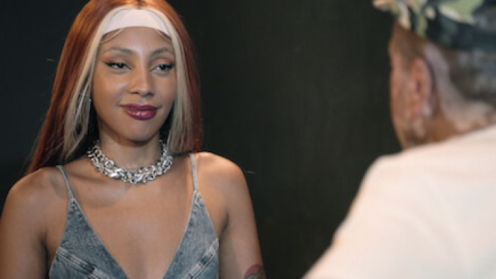 Rhythm+Flow: Brazil TV show screenshot 3: Filipe Ret talks to female contestant with red and white hair. 