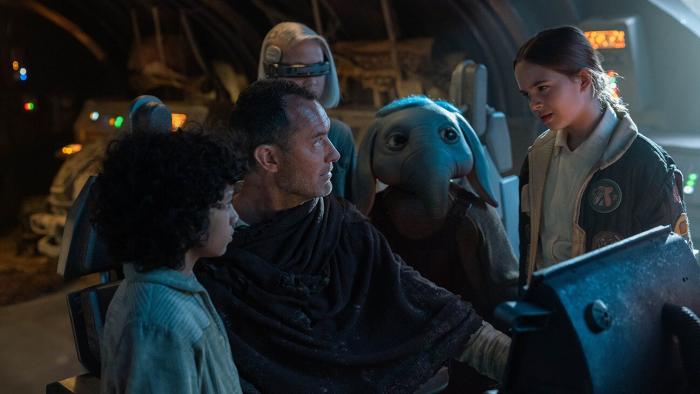 Star Wars Skeleton Crew TV Show Screenshot 1: Wim, Neel, KB, Fern, and Jod look at a ship control