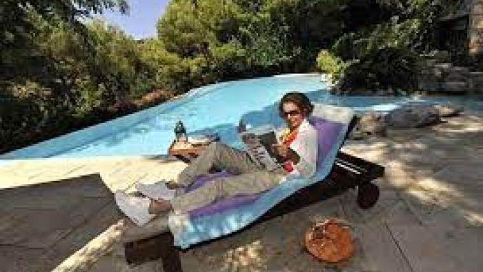 The Billionaire, the Butler, and the Boyfriend TV show screenshot 1: Bettencourt lounges by a pool