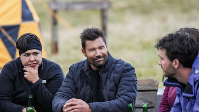 The Summit TV show screenshot 3: Manu Bennett sits and drinks with two cast members. 