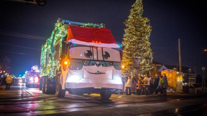A Trash Truck Christmas Television: Scene 2