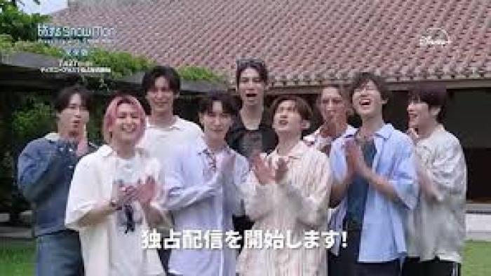 Traveling with Snow Man TV show screenshot #2: the band stands outside, looking enthusiastic