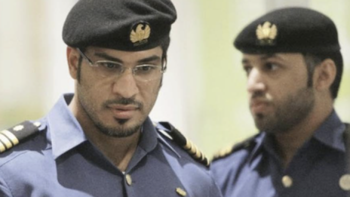 Ultimate Airport Dubai screenshot 2: Border Control and Customs agents in uniform. 