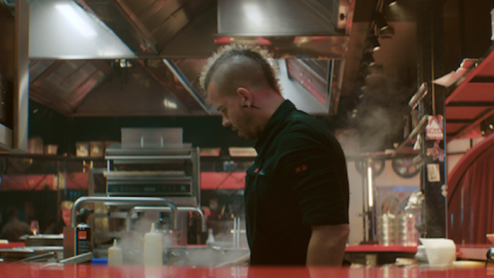UniverXO Dabiz TV show screenshot 2: Chef Muñoz at bar creating drinks.