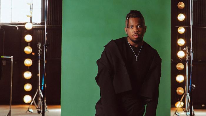 The Warehouse Phase TV show screenshot 1: Chi poses for a photo shoot