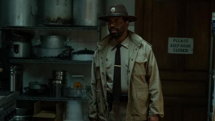 Widow's Bay TV show screenshot 2: the sheriff (Kevin Carroll) investigates