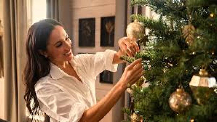 With Love, Meghan Holiday Celebration TV show screenshot #1: Meghan decorates a tree