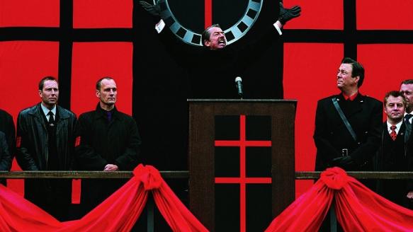 V for Vendetta - Parents' Guide & Movie Review | Common Sense Media