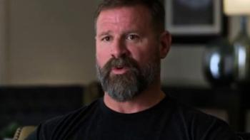 En el mar y en la guerra Trailer