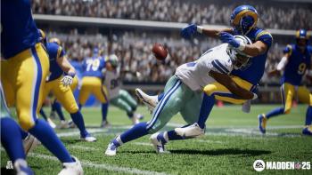Madden NFL 25: a player tackling an opponent