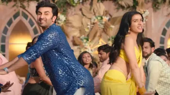 Tu Jhoothi Main Makkaar: Ranbir Kapoor and Shraddha Kapoor executing a dance step