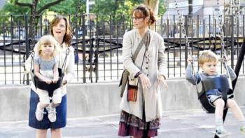 Motherhood: Uma Thurman and Minnie Driver 