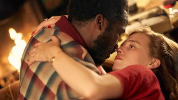 Mothering Sunday: Odessa Young and Sope Dirisu kissing