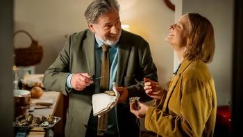 A Private Life movie: Gabriel (Daniel Auteuil) makes ex-wife Lillian (Jodie Foster) laugh while they stand and eat oysters