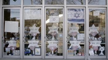 A Tree of Life movie: Five glass doors of the Tree of Life synagogue display a makeshift memorial for the victims of the mass shooting