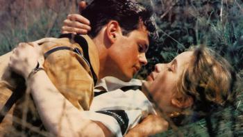 Marco Hofschneider and Julie Delpy embrace