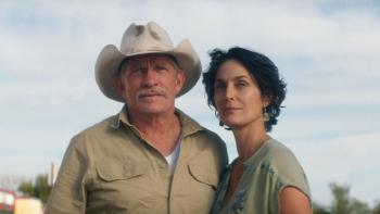Accidental Texan : Thomas Haden Church, wearing a cowboy hat, stands next to Carrie-Anne Moss; they both look in the distance
