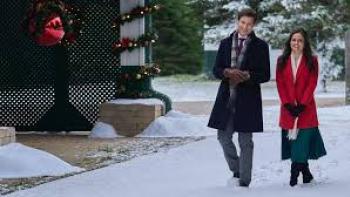 A Royal Date for Christmas: Damon Runyan and Danica McKellar walk in the snow