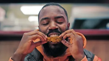 Big Chicken: A Fast Food Conspiracy: Mo Gilligan eats fried chicken.