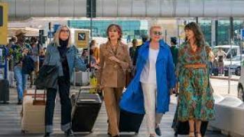 Book Club: The Next Chapter Movie: The main characters walk through an airport