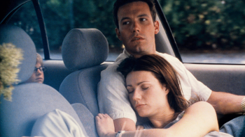 Bounce movie: Gwyneth Paltrow lies in Ben Affleck's arms inside a car, Affleck in driving seat