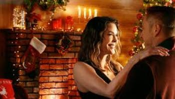 Christmas at the Chalet: Teri Hatcher embraces man by Christmas tree