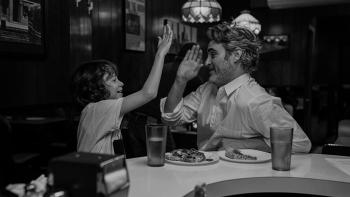 C'mon C'mon Movie: Jesse and Uncle Johnny eat pizza