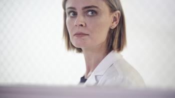 Continue movie: Emily Deschanel looks concerned