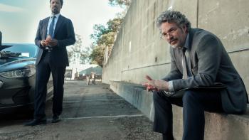 Crime 101 Movie: L.A.P.D. Detectives Tillman (Corey Hawkins) and Lubesnick (Mark Ruffalo) ponder a crime scene