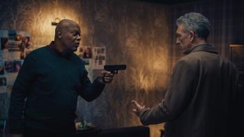 Damaged Movie: Samuel L. Jackson points his gun at Vincent Cassel