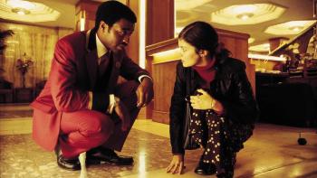 Dirty Pretty Things: Chiwetel Ejiofor bends down next Audrey Tautou in a hotel lobby
