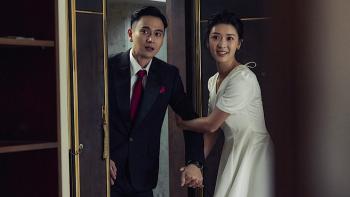 Double Happiness movie: Jennifer Yu pulls Kuan-ting Liu inside the door of his old apartment