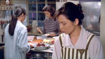 Eat Drink Man Woman movie: Kuei-Mei Yang, Chien-Lien Wu and Yu-wen Wang clean up in the kitchen after Sunday dinner