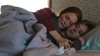 Echo Valley: Julianne Moore and Sydney Sweeney snuggle in bed.