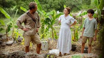 Eden movie: Jude Law, hands on hips, talks to a pregnant Sydney Sweeney, hands also on hips; Jonathan Tittel watches