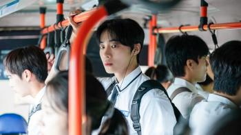 Even If This Love Disappears from the World Tonight movie: Choo Young-woo stands in a crowded bus