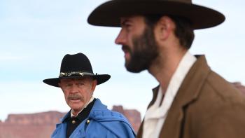 Frontier Crucible Movie : Major O'Rourke (William H. Macy) speaks to Beckford (foreground) about a dangerous mission