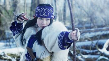 Golden Kamuy movie: Japanese woman in white fur and purple headband fires an arrow from her bow while in the woods