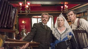 Holmes & Watson Movie: Watson and Holmes take a selfie with the queen