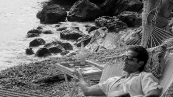 In the Hand of Dante: Oscar Isaac in a hammock.