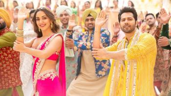 Jug Jugg Jeeyo: A group of people dance while facing the camera