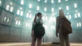 Kleks Academy: Two kids in a vast space.