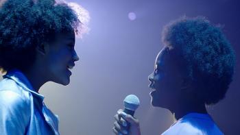 Little Darlings: The Movie: Sunset and Destiny look at each other, smiling, as they sing together